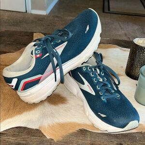 Brooks Navy and White Running Shoes
